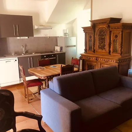 Le Chateau De Cambiaire Bed & Breakfast 4*