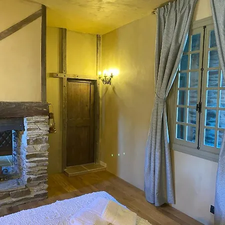Le Chateau De Cambiaire Bed & Breakfast