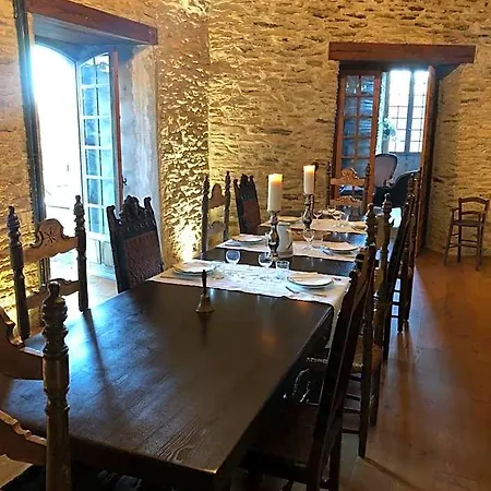 Le Chateau De Cambiaire Bed & Breakfast 4*