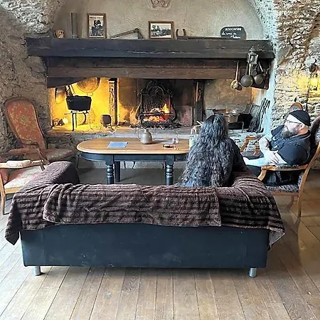 Le Chateau De Cambiaire Bed & Breakfast