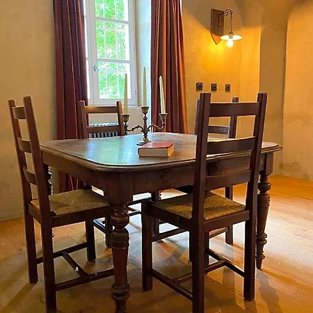 Le Chateau De Cambiaire Bed & Breakfast 4*